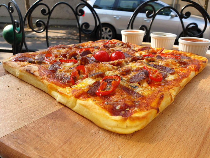 Bakina pizza Balkan Pizzeria dostava