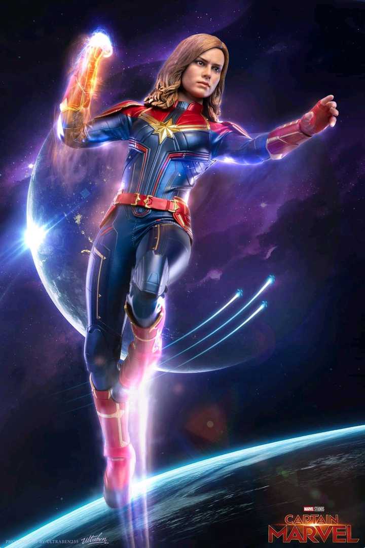 Hot Toys Captain Marvel 1/6 Action Figure