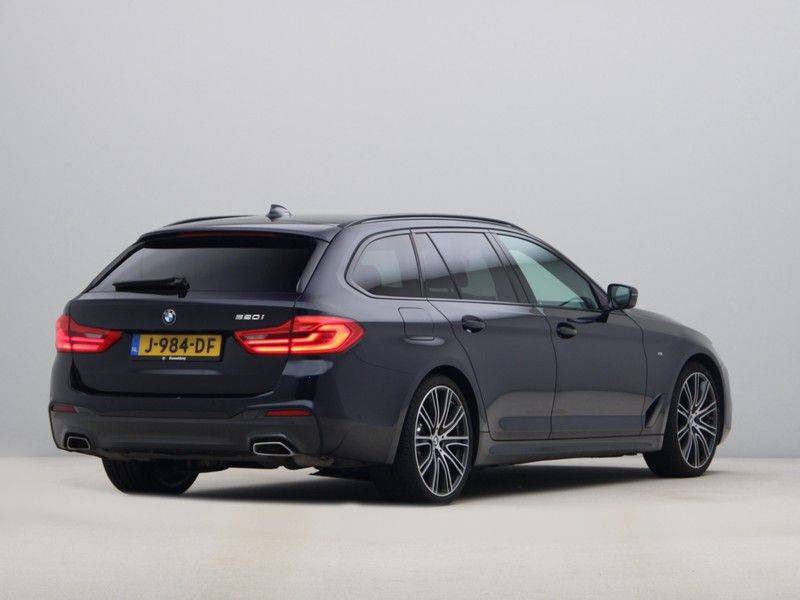 BMW 5 Serie 520i Touring High Exe M-Sport afbeelding 9