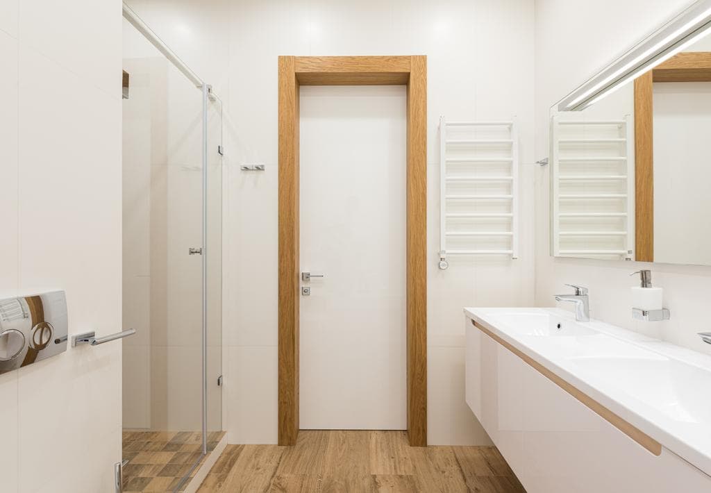 The Pros and Cons of a Jack and Jill Bathroom