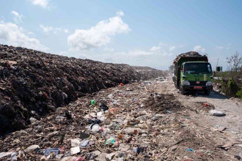 Fumes - Art, Photography, Ideas - 180903 PHOTO ANDREA CAPELLO PARADISE GARBAGE 185