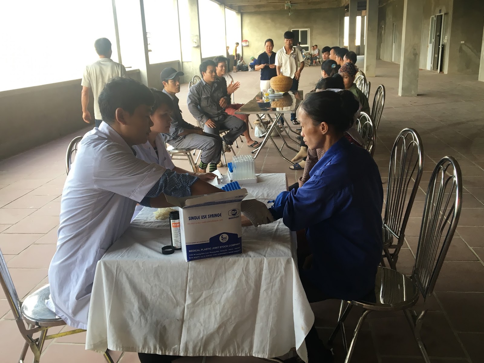 Tổ chức khám sức khỏe định kỳ cho cán bộ công nhân viên