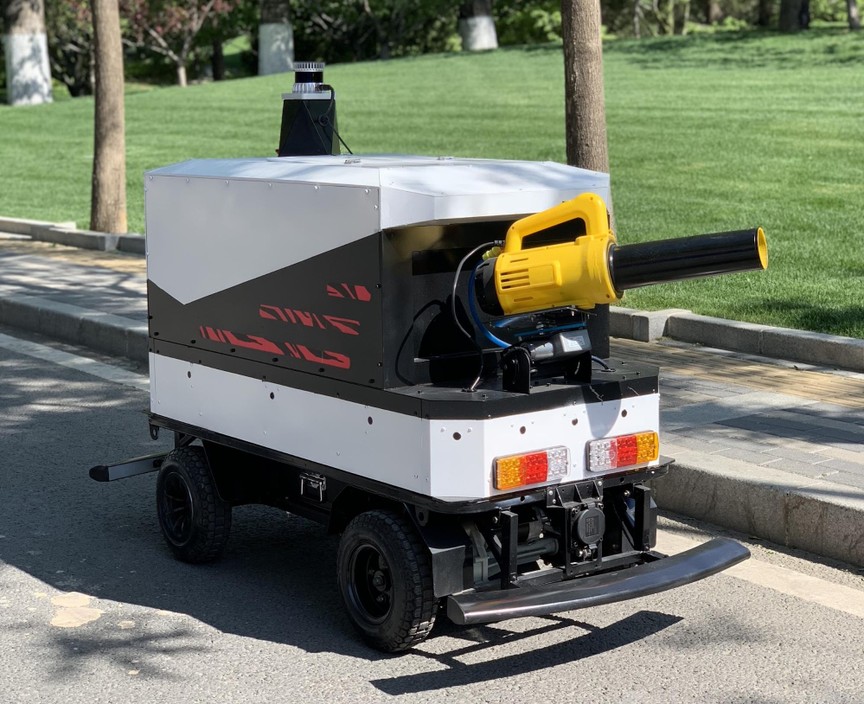 iDriverplus’s unmanned spray disinfection vehicle performs disinfection in parks and universities