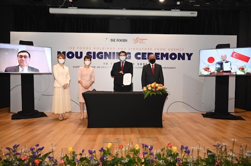 photo of MOU signing