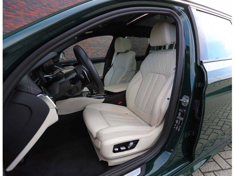 BMW 5 Serie 540i x-Drive *British Racing Green*HUD*Pano*Trekhaak* afbeelding 24