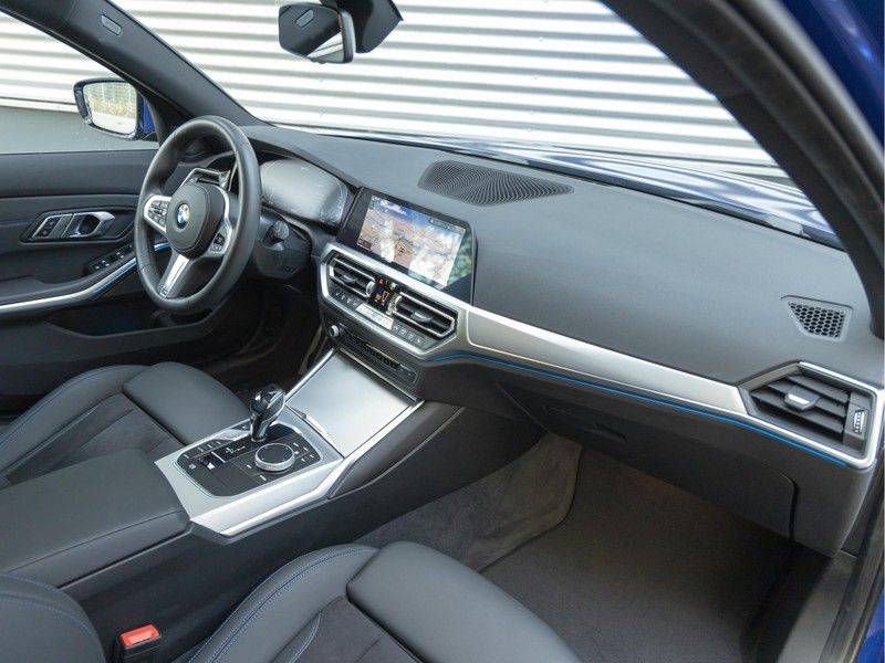 BMW 3 Serie Touring 330e xDrive M-Sport - Panorama - Active Cruise - Harman Kardon - Camera afbeelding 14