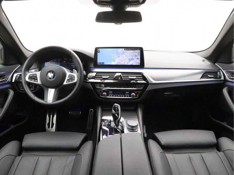 BMW 5 Serie 530d xDrive High Executive Sedan afbeelding 13