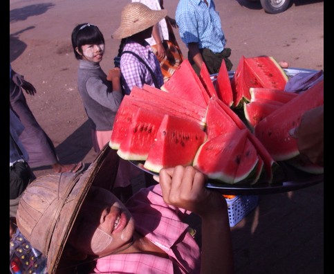 Burma Bus Vendors 28