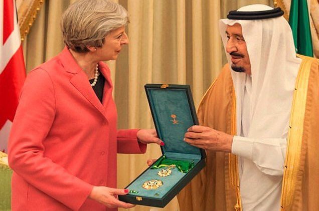 oh my god twitter doesn’t include alt text from images in their API