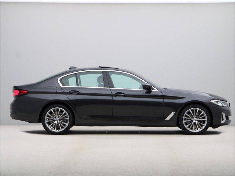 BMW 5 Serie 520i High Exe Luxuryline afbeelding 8