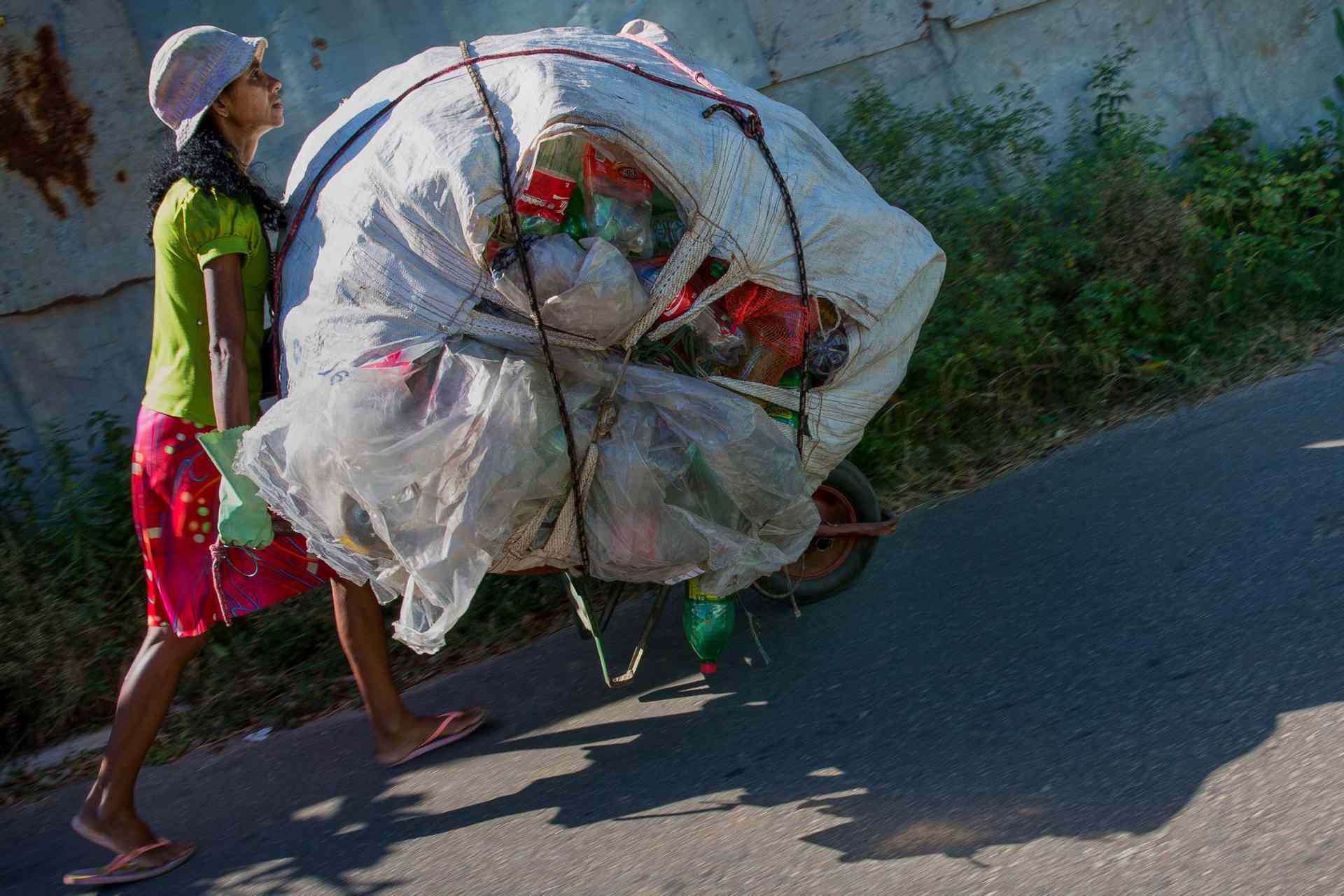 Asphalt-making technology using a mixture of plastic was first discovered by a chemical scientist from India