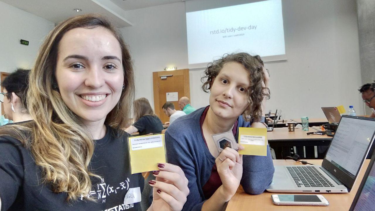 Bea e Angélica no tidy dev day.