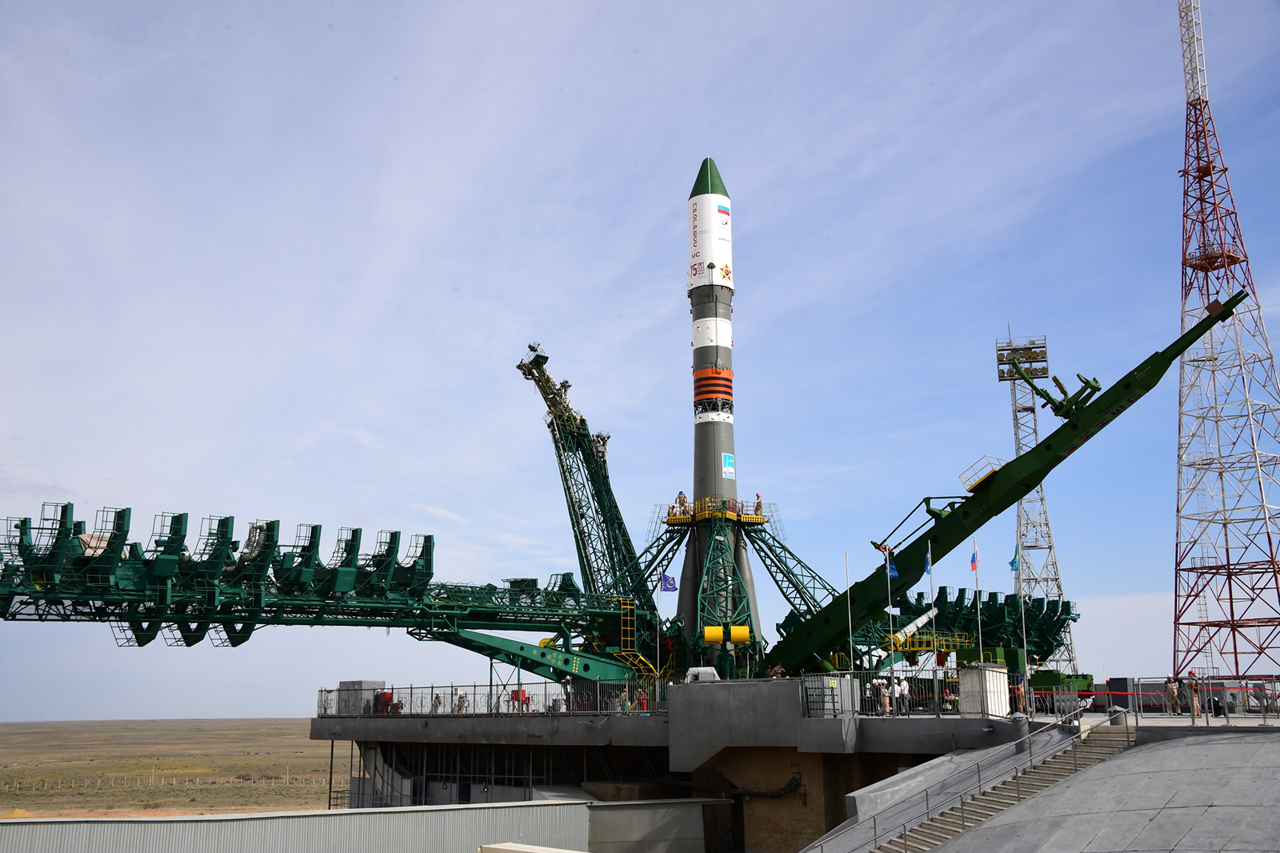 Imaginea 1: Racheta Soyuz-2.1a, înaintea lansării navei cargo Progress MS-14 spre Stația Spațială Internațională. Sursa foto: NASA