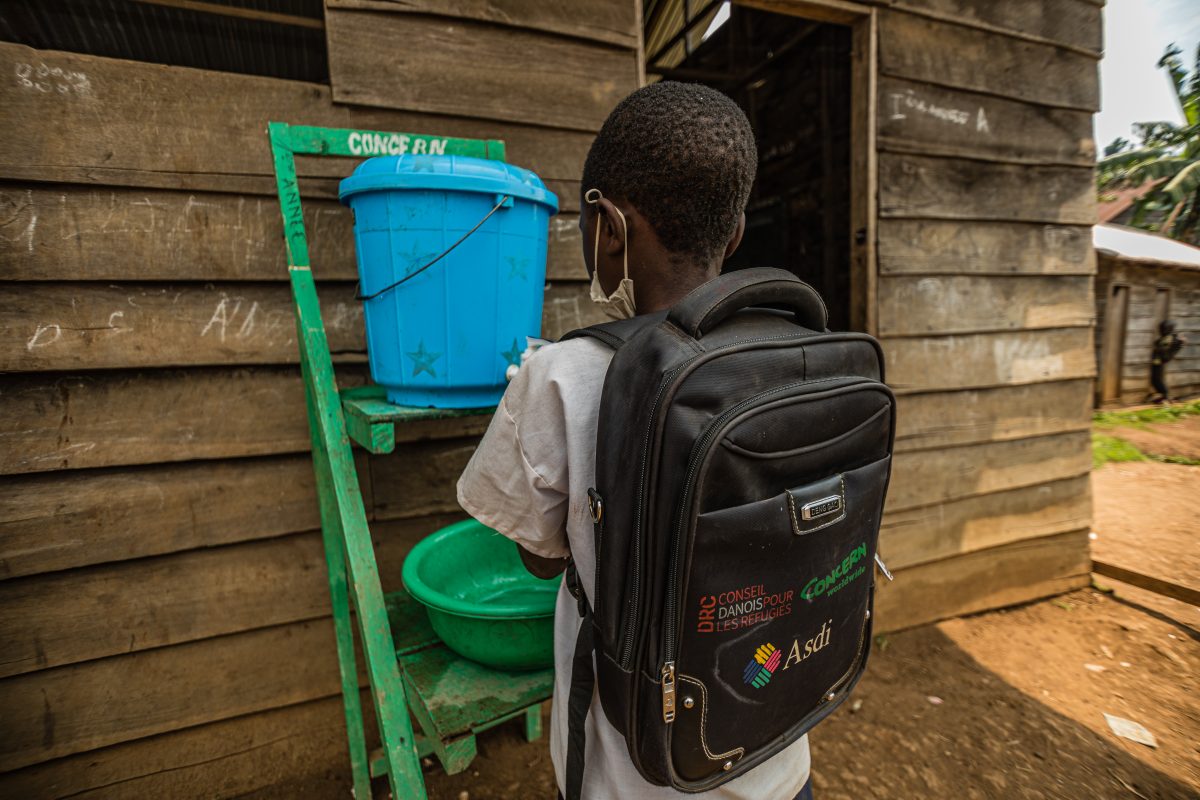 Baraka Mbayo, a primary student in Birambizo, DRC, washes his hands before entering the classroom. (Photo: Pamela Tulizo/Panos / Concern Worldwide)
