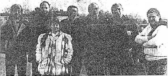 Sur le parking du GB d'Eupen, le dimanche 3 décembre 1989, ce qui reste de l'équipe des enquêteurs de la SOBEPS au début de la vague. De gauche à droite : MM. M. Vander Elst, enquêteur ; C. Verhoeven, assistant de laboratoire ; Franck Boitte, J.-L. Vertongen, Michel Bougard, Lucien Clerebaut. A l'avant plan : Mme C. P., abductée en France au début des années 1970s