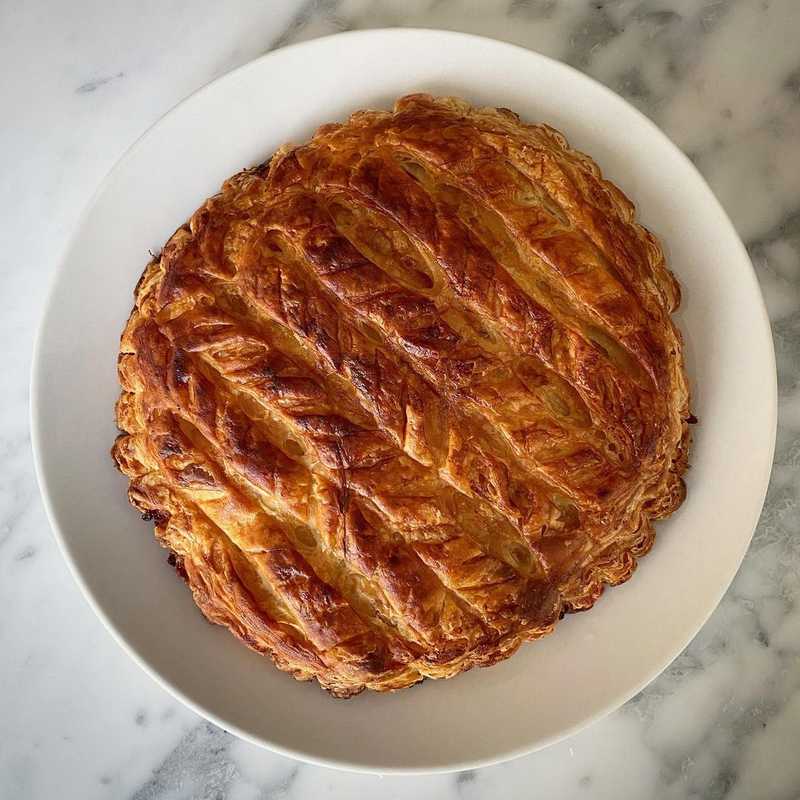 mini galette des rois👑! it’s @doriegreenspan’s recipe on @nytcooking with a homemade rough puff pastry. been wanting to make this for a few years now and…