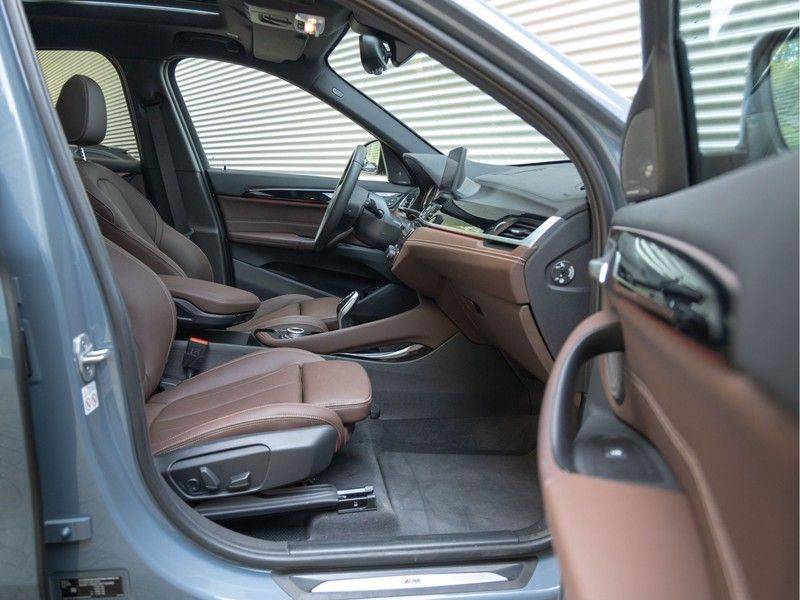 BMW X1 xDrive20i High Executive - Memoryzetel - Panorama - Trekhaak - Harman Kardon afbeelding 16