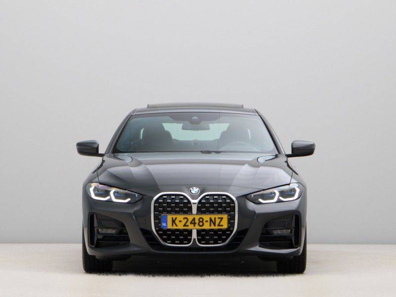 BMW 4 Serie 420i Coupé High Exe M-Sport Aut. afbeelding 6