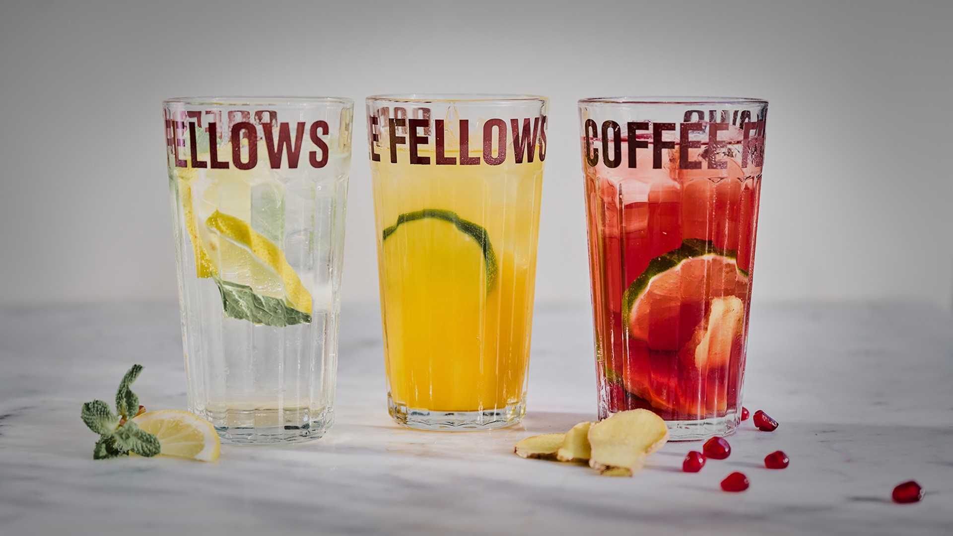 Coffee Fellows Summer Specials, drei Gläser mit unterschiedlichen erfrischenden Getränken gefüllt
