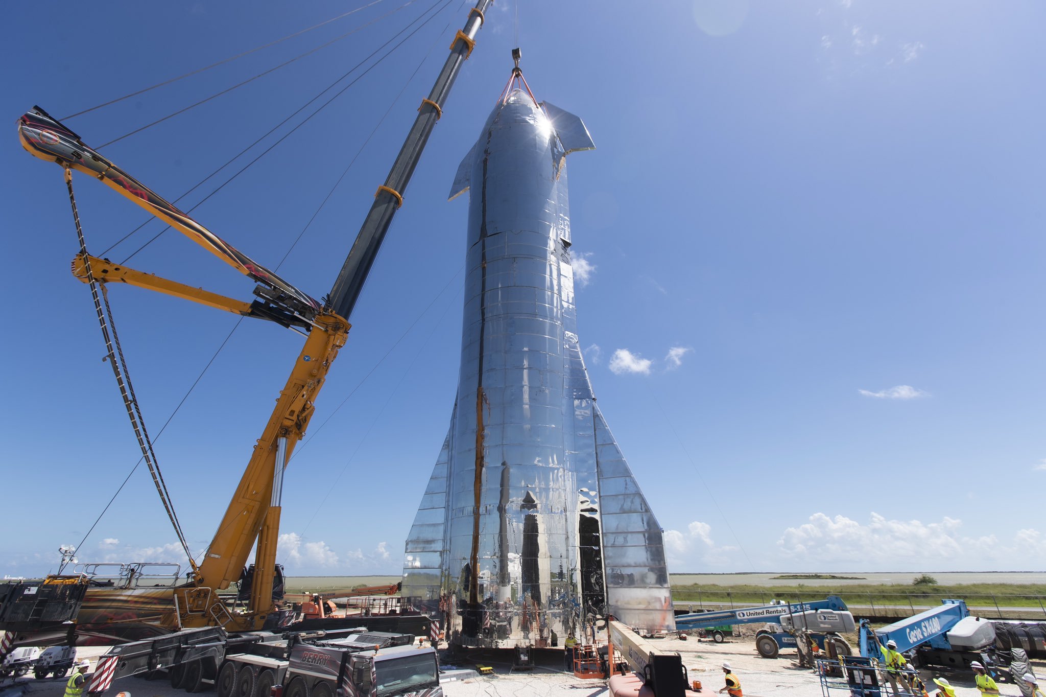 Imaginea 1: Prototipul Starship Mk1, construit la sediul SpaceX din Boca Chica, Texas (Sursa: SpaceX)