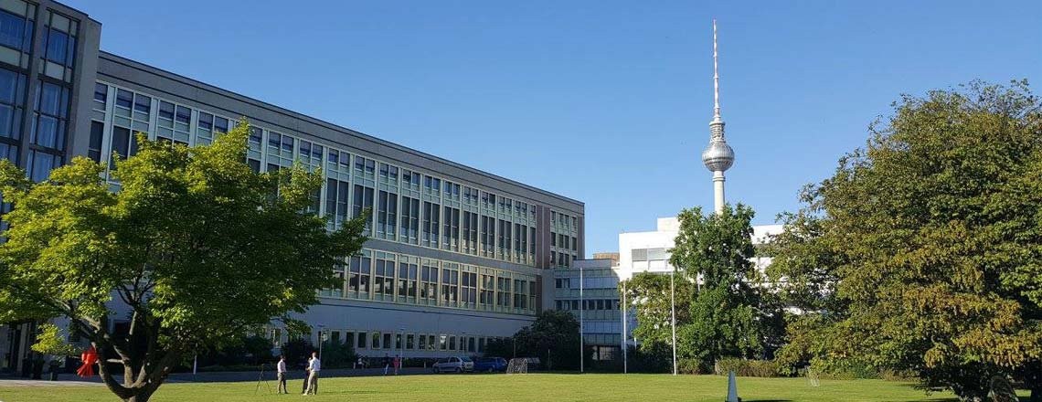 View of a building and statue on the ESMT Berlin campus