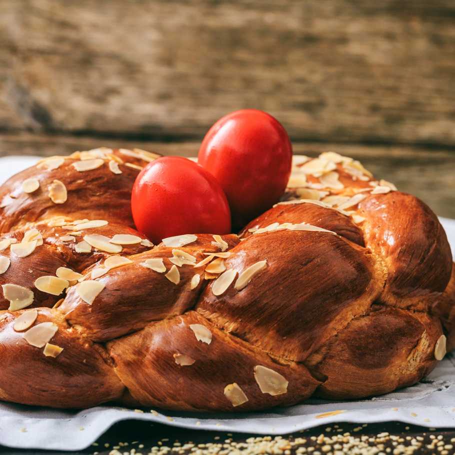Greek-Grocery-Greek-Products-easter-round-tsoureki-with-egg-750g