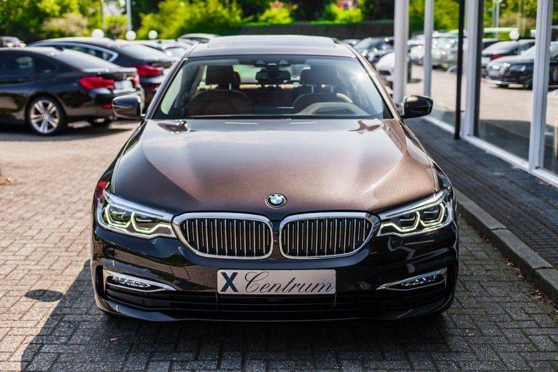 BMW 5 Serie 530d xDrive Luxury Line NW €100.000,- afbeelding 2