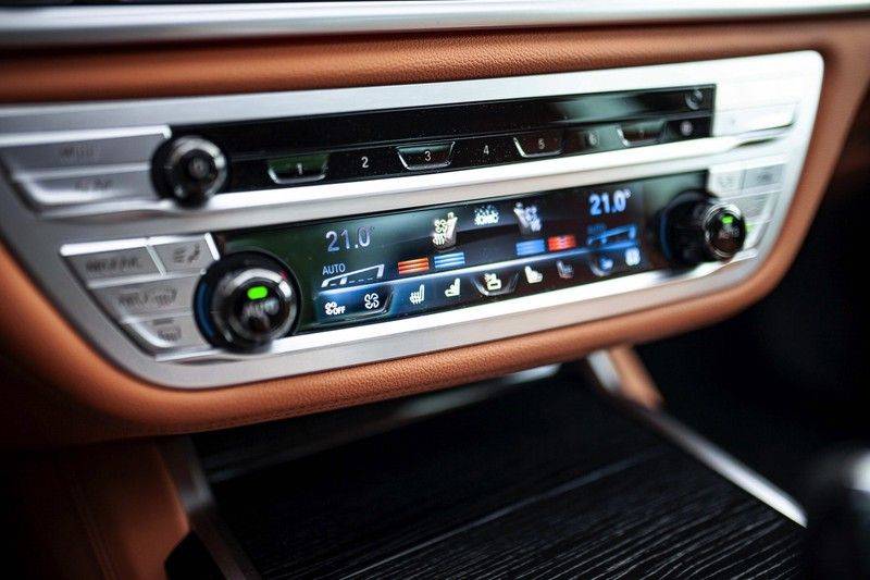 BMW 7 Serie 740d xDrive *ACC / Schuifdak / Harman-Kardon / Trekhaak / Laser / HUD* afbeelding 21