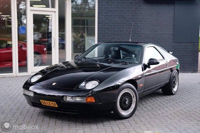 Porsche 928 5.0 S4 Coupé | BBS | Black on Black afbeelding 4