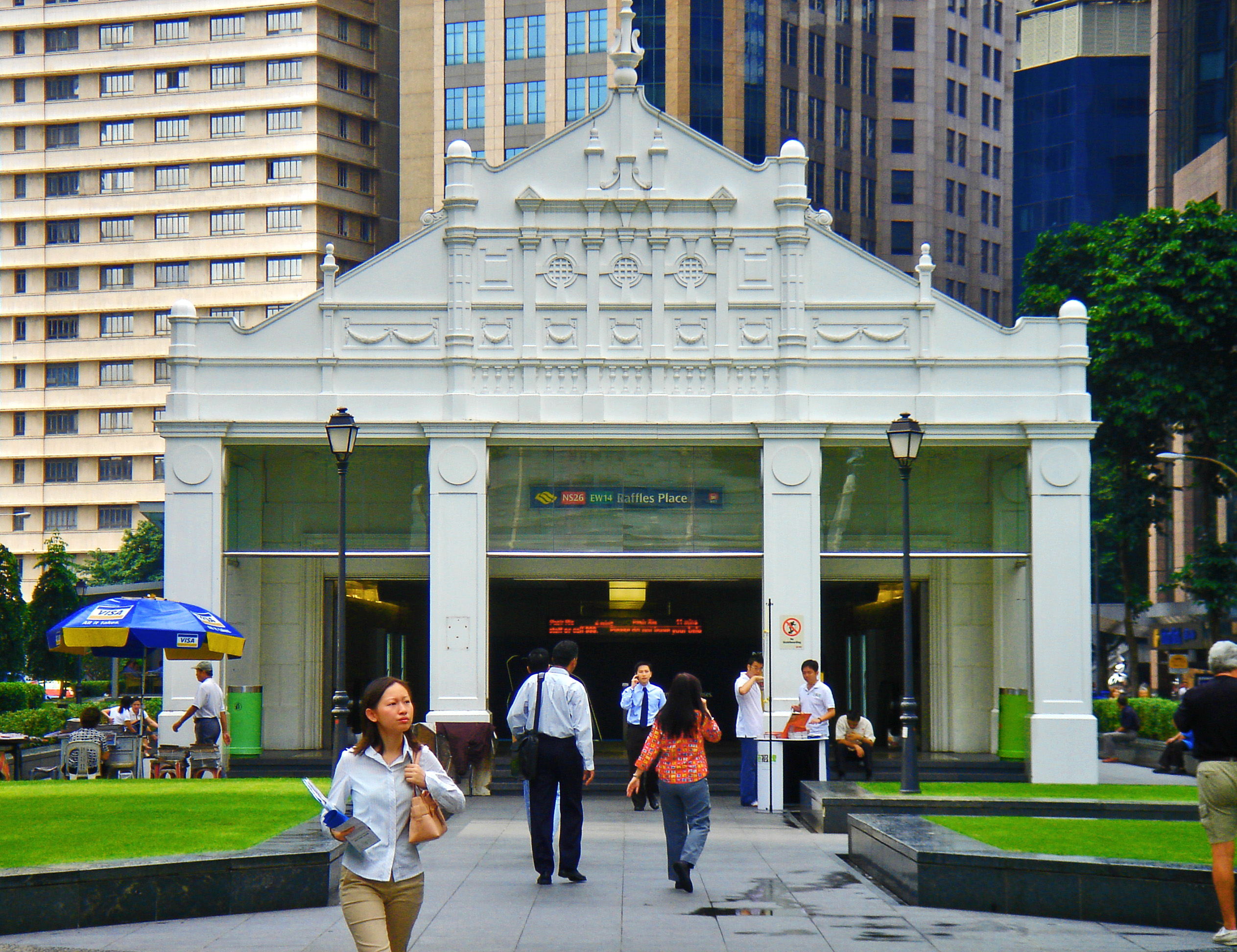East west Green Line Singapore EW14 Raffles Place MRT Station