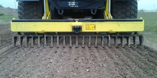 machine that rippers the soil so it can be stabelized with lignosulfonates