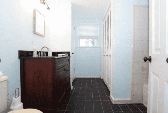 Before renovation master bathroom