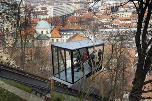 Un ascensore di cristallo per il Castello