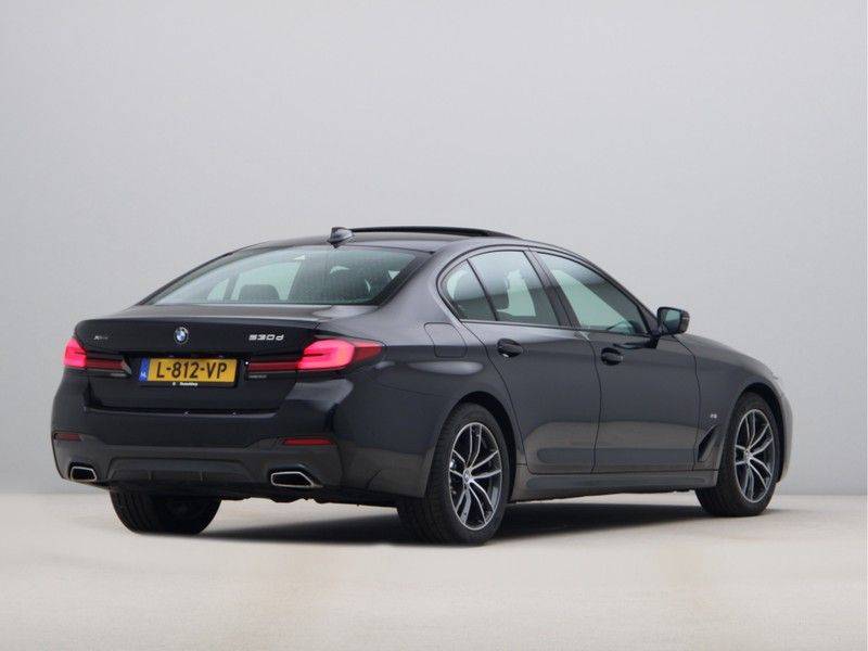 BMW 5 Serie 530d xDrive High Executive Sedan afbeelding 9