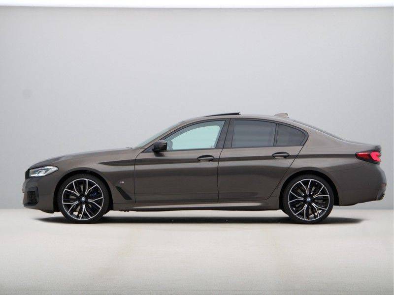 BMW 5 Serie 540i High Exe M-Sport afbeelding 12