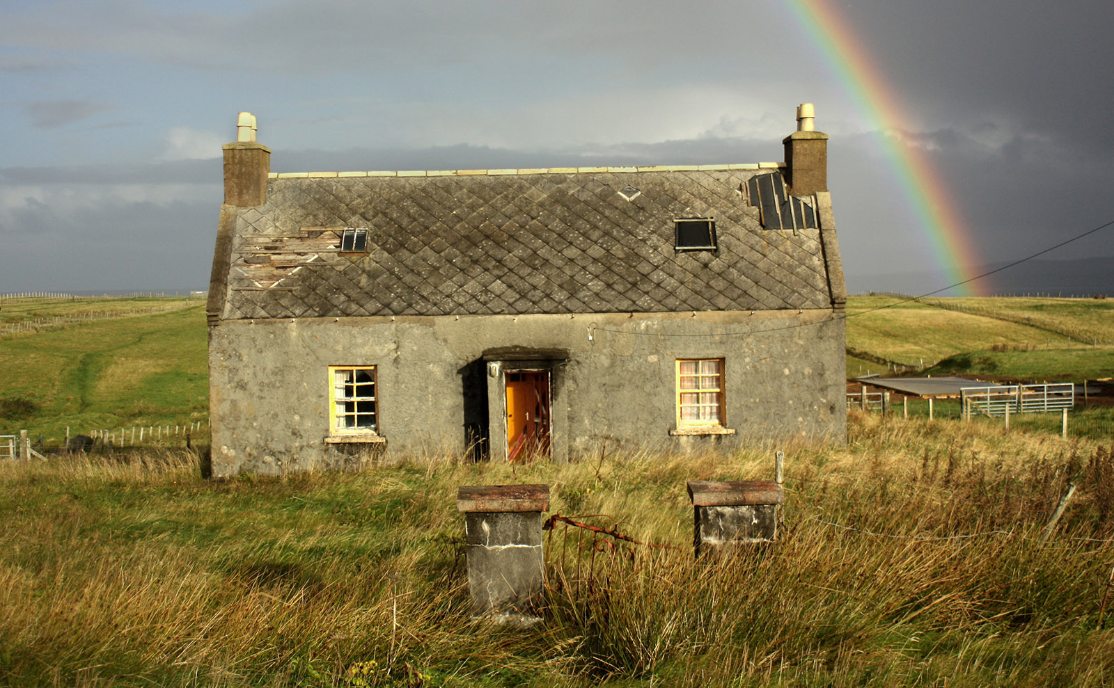 Isle of Lewis, Summer Thrillers, Historic Pools, Card Catalogs & More: Endnotes 03 June