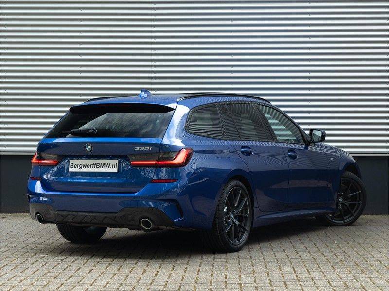 BMW 3 Serie Touring 330i M-Sport - Panorama - Driving Assistant Professional - DAB afbeelding 2