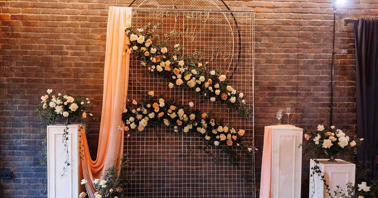 Die Hochzeitswand als perfekte Fotolocation für jede Hochzeit