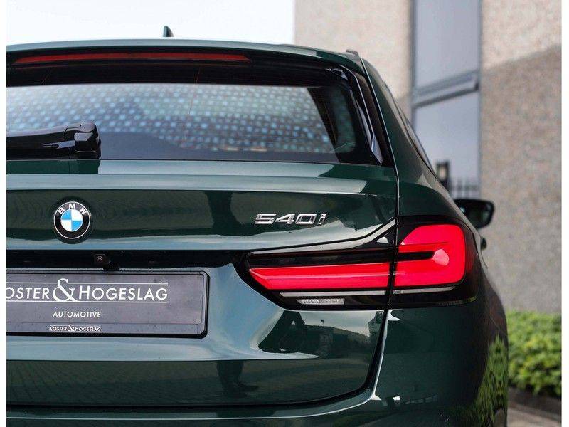 BMW 5 Serie 540i x-Drive *British Racing Green*HUD*Pano*Trekhaak* afbeelding 18