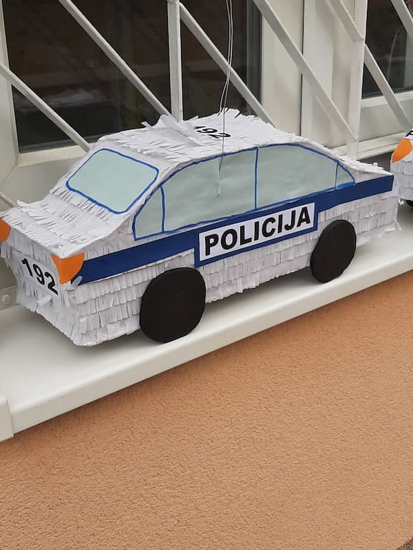 policija pinjata