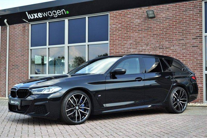 BMW 5 Serie Touring 540i xDrive 333pk M-Sport Pano Laser Comfort LiveCp DA+ HUD 20inch afbeelding 5