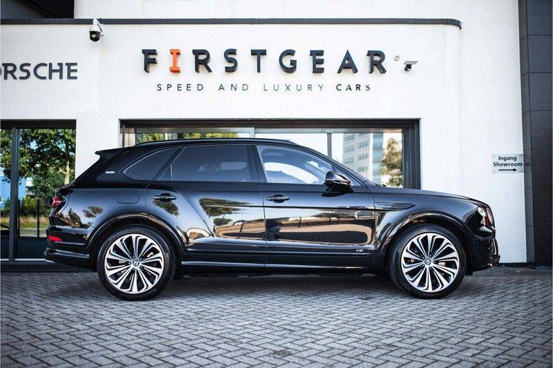 Bentley Bentayga 4.0 V8 First Edition *Mulliner / NAIM / Pano / Massage / Nachtzicht / Dynamic Ride* afbeelding 3