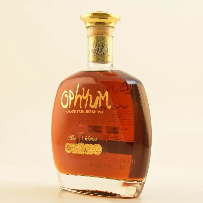 Image of the front of the bottle of the rum Ophyum Anos 17 Solera