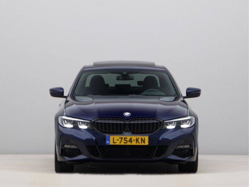 BMW 3 Serie 320i Exe M-Sport Aut. afbeelding 6