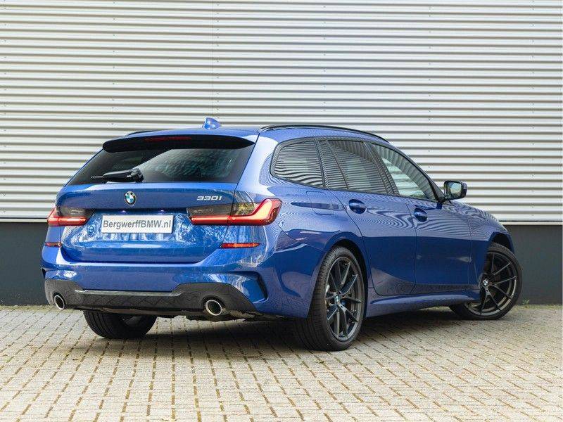 BMW 3 Serie Touring 330i M-Sport - M-Performance - Panorama - Active Cruise afbeelding 2