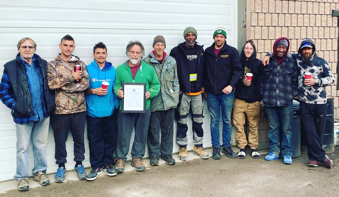 Congrats to this team of talented shinglers on their 2021 @freurehomes Safety Award. Keep up the good work! 👷😎👊
.
.
.
#roofingcontractor #staysafe #safetyfirst #guelphbusiness #newconstruction #reroofing #roofrepairs