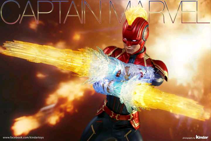 Hot Toys Captain Marvel 1/6 Action Figure