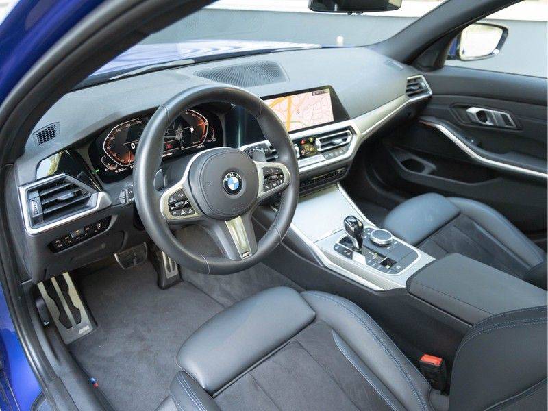 BMW 3 Serie Touring 330i M-Sport - M-Performance - Panorama - Active Cruise afbeelding 12