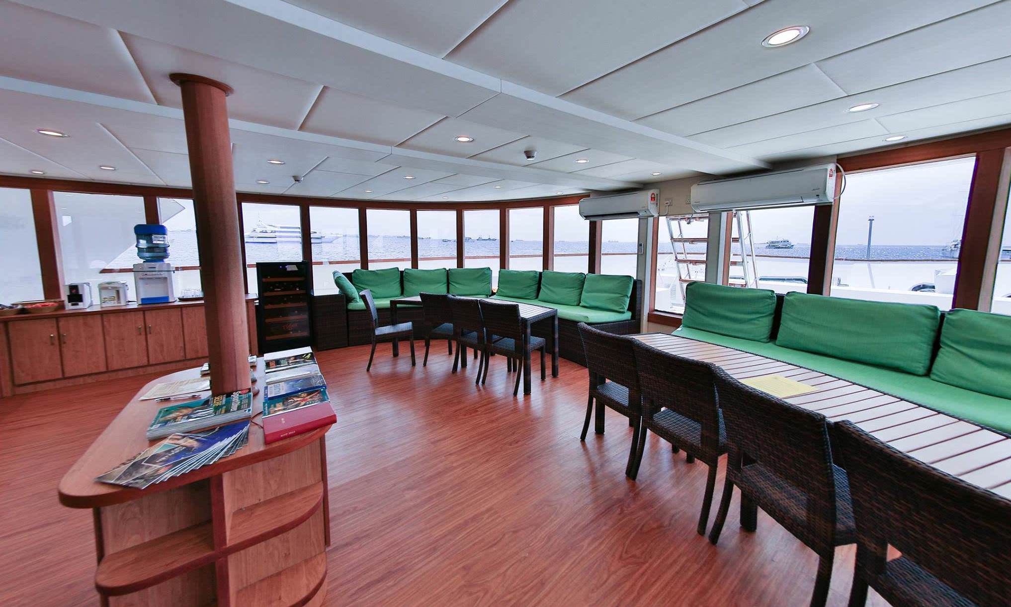 Carpe Novo Luxury Surf Charter Yacht Maldives Lounge