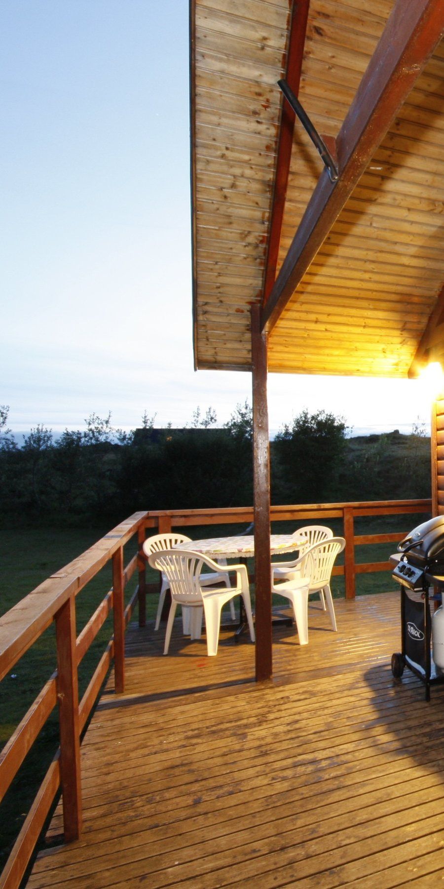 On the terrace there is garden furniture and a gas barbecue